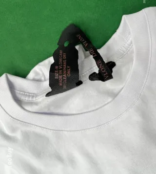 Maglietta VLONE bianca con stampa grafica