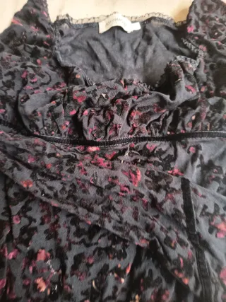 PreciosoTop negro con bordado terciopelo