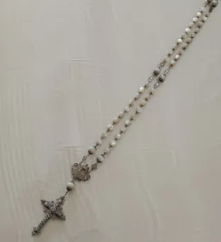 Rosario de plata y perlas