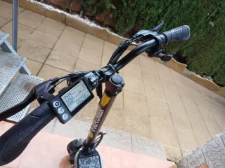 Patinete eléctrico e-XPLORER con sillín