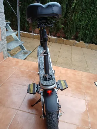 Patinete eléctrico e-XPLORER con sillín