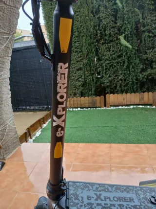 Patinete eléctrico e-XPLORER con sillín