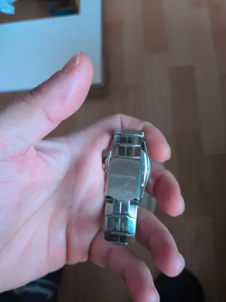 Reloj de pulsera plateado