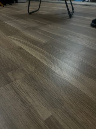 Suelo laminado y almohadilla aislante