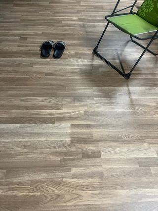 Suelo laminado y almohadilla aislante