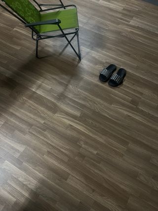 Suelo laminado y almohadilla aislante