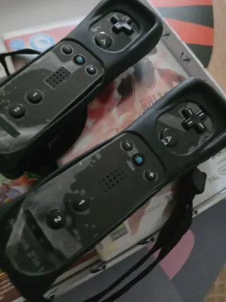 Consola Nintendo Wii Negra y 3 juegos