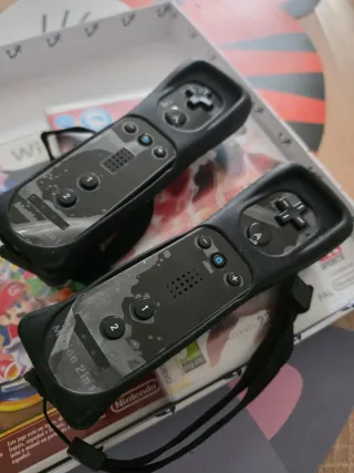 Consola Nintendo Wii Negra y 3 juegos