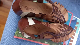 Sandalias de piel rejilla beige y marrón