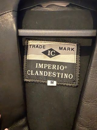 Abrigo de cuero Imperio Clandestino negro