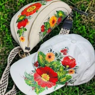 Gorra pintada a mano con girasoles