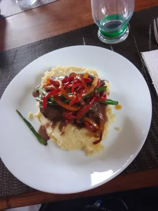 Ofrezco mis servicios como cocinera y barista.