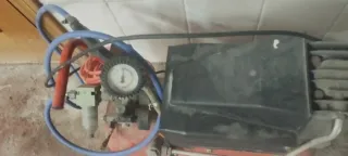 Compresor de aire rojo