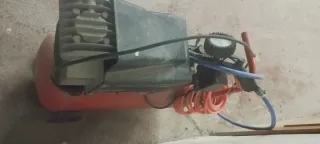 Compresor de aire rojo
