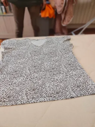 T-shirt a righe bianche e nere