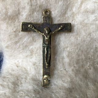 Crucifijo pectoral latón 1900