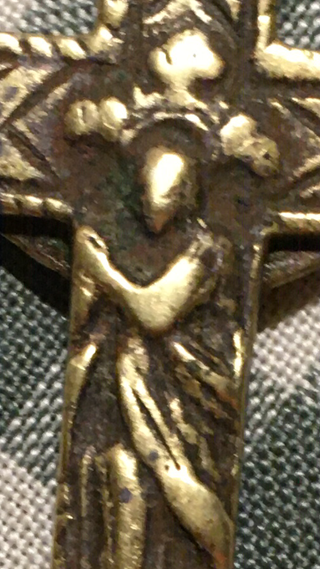 Crucifijo pectoral latón 1900