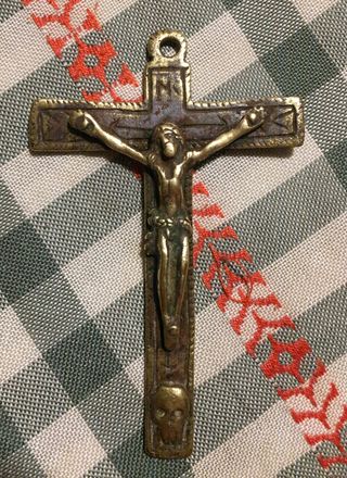 Crucifijo pectoral latón 1900