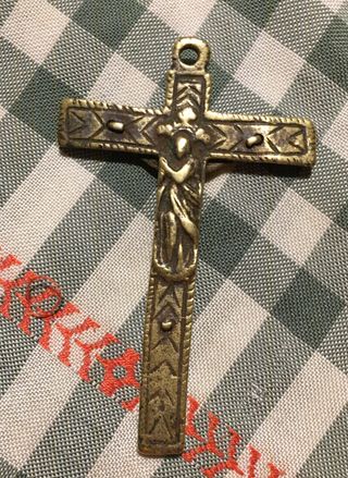 Crucifijo pectoral latón 1900