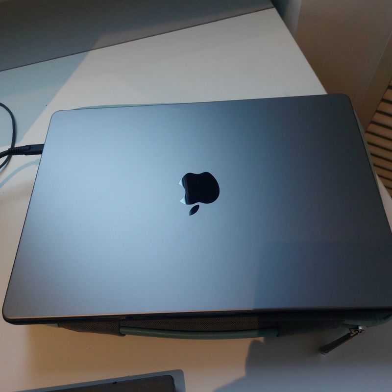 MacBookPro18.3 14inch M1 Pro 16GB RAM 1TB SSD afbeelding 2