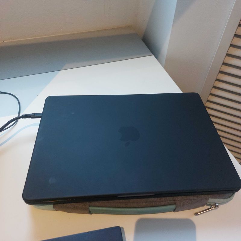 MacBookPro18.3 14inch M1 Pro 16GB RAM 1TB SSD afbeelding 3