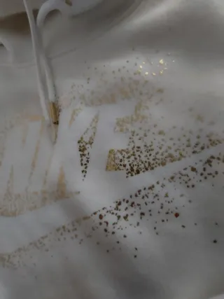 Felpa Nike donna bianca con logo oro