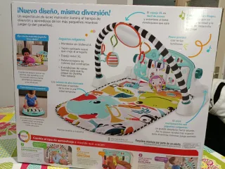 Gimnasio Piano Fisher-Price Kick & Play