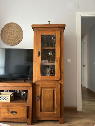 Mueble de salón de madera de pino