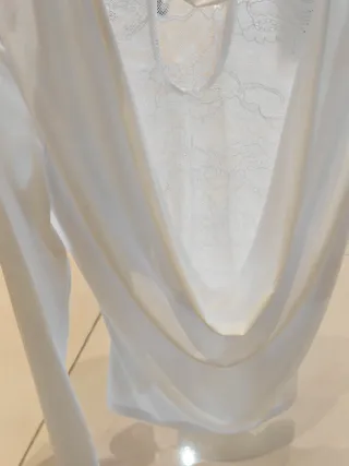 Blusa blanca con encaje