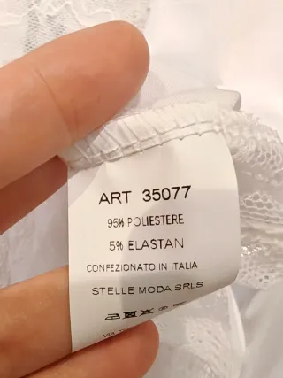 Blusa blanca con encaje