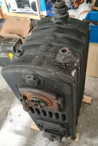 Caldera leña Roca antigua