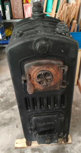 Caldera leña Roca antigua