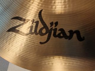 PLATO ZIDJIAN CRASH  A THIN 16" y SORDINA CAJA