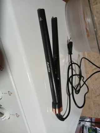 Plancha Profesional APRILLA Negra y Dorada