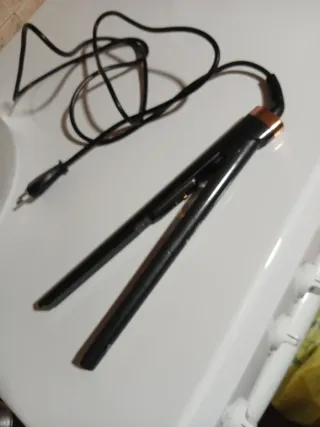 Plancha Profesional APRILLA Negra y Dorada