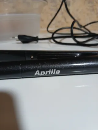 Plancha Profesional APRILLA Negra y Dorada