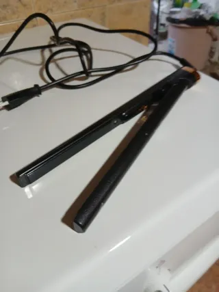 Plancha Profesional APRILLA Negra y Dorada