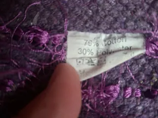 Alfombra morada para pie de cama