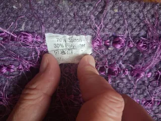 Alfombra morada para pie de cama