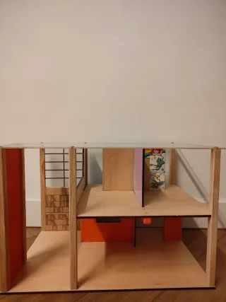 Casa de muñecas de madera