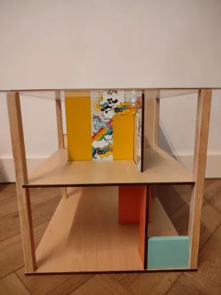 Casa de muñecas de madera