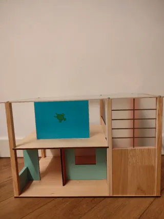 Casa de muñecas de madera