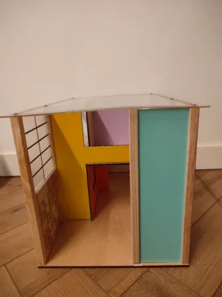 Casa de muñecas de madera