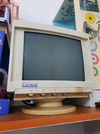Monitor Vintage Initialtech Beige