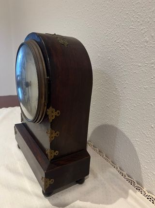 Reloj de mesa antiguo decorativo