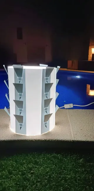 Lámpara artesanal única - Metal y Plástico