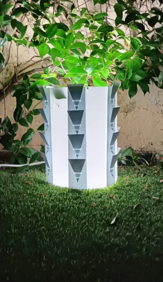 Lámpara artesanal única - Metal y Plástico