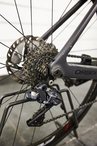 Orbea Orca Aero gris carbono electrónica