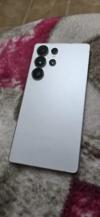 Samsung S25 Ultra titanium white silver