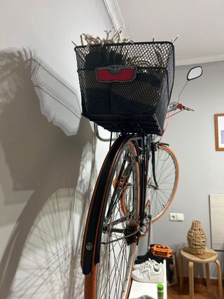 Bicicleta clásica con cesta modelo BH clasica